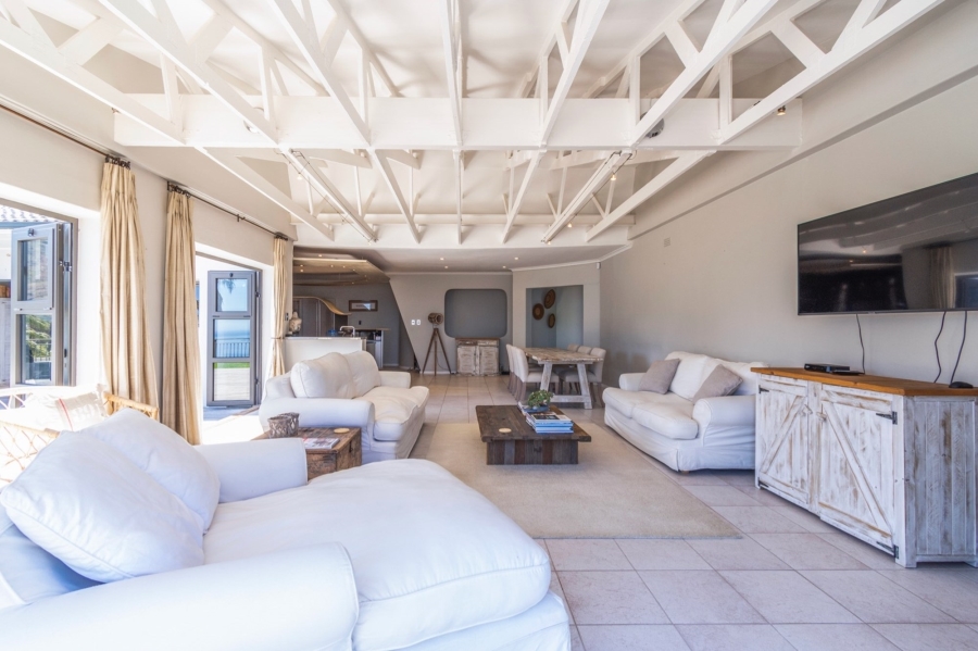 To Let 4 Bedroom Property for Rent in Bakoven Western Cape